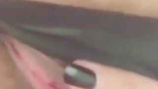 少女拉丁美女从她的继兄那里得到了惊喜的口交