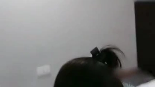御姐范带着眼镜美妞，激情大战头套男，白丝美腿高跟鞋，双腿肩上扛深插，扶着JB上位骑坐，搞完不满足用假屌自慰