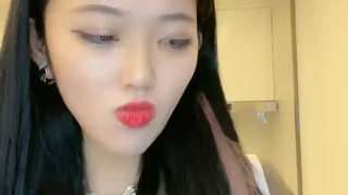 汤不热流出白嫩少妇和4个男的在宾馆开房群P被轮流草