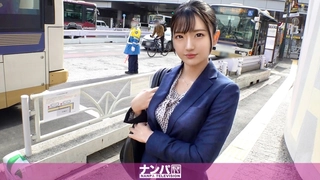能听懂几句普通话的光头老外国内宾馆嫖妓还挺会玩的让小姐穿着高跟坐在高脚椅上干