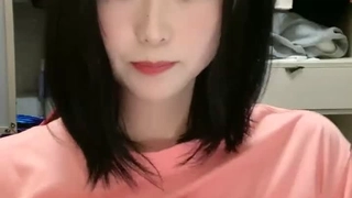 在里民大會中被要求跳脫衣舞的人妻 Hitomi