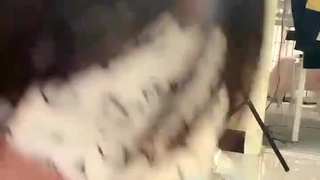 年轻的大学女孩在禁忌的女同性恋遭遇中探索他们的性欲