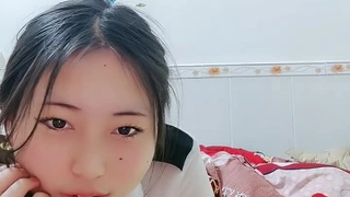 色偷偷超碰97人人澡人人白皮肤人妻发现继子自慰 控制不了性的诱惑