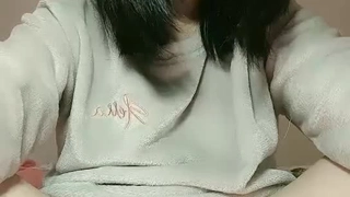 男孩的狡猾智慧 大胸姐姐的戴绿帽子按摩「妈妈的戴绿帽子按摩」第 4 辑