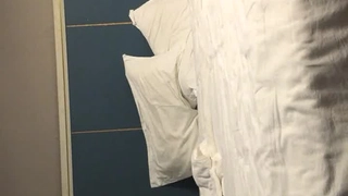 人妻！偷情上瘾肤白貌美穿着小内内射满屁股